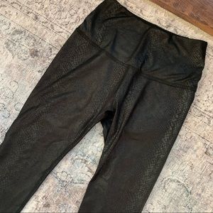 Beyond Yoga Black Snakeskin Leggings